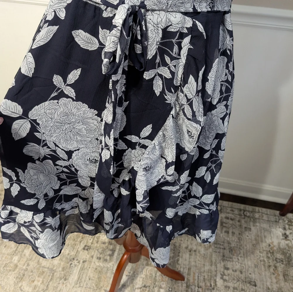 3/$30 London Times Plus Floral Dress - Picture 5 of 11